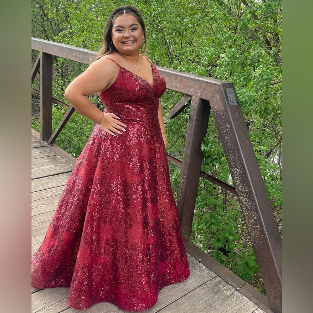 Dark Red/Maroon/Wine Size 18 Prom Dress